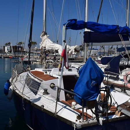 Velero En Puerto De Valencia - E&M Boats Hotel Bagian luar foto